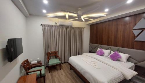 Deluxe Queen Room