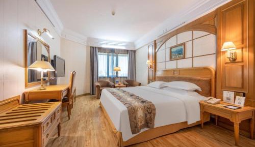Business Queen Room
