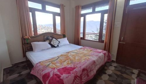 Single Room with Mountain View