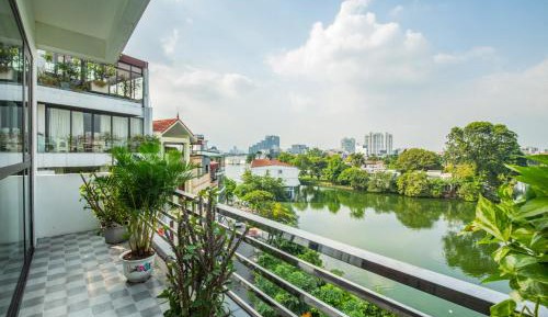 Apartment with Lake View