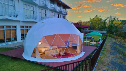 Glamping Dome with lake view
