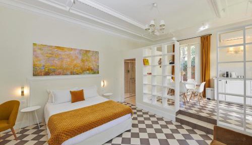 Suite with private garden