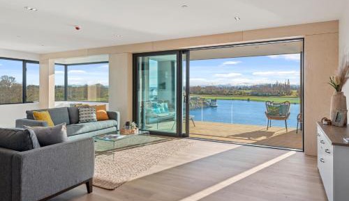 Apartment with Lake View