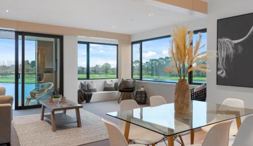 Apartment with Lake View