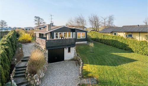 Three-Bedroom Holiday Home 