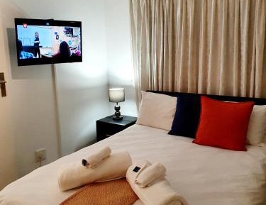 Deluxe Double Room with Side Sea View