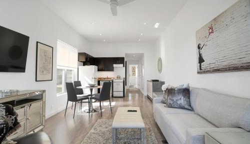 One-Bedroom Apartment with Terrace Lower