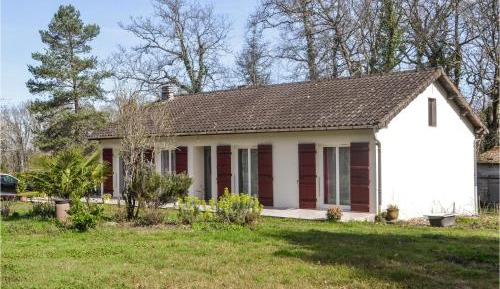 Three-Bedroom Holiday Home 