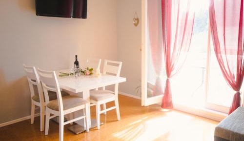 Two-Bedroom Apartment (5 Adults)