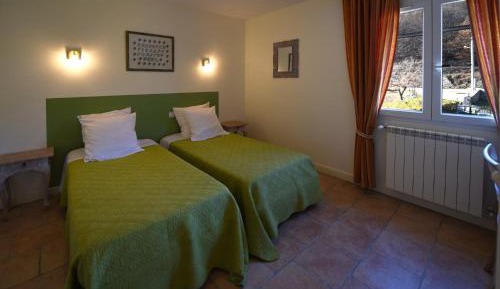 Standard Twin Room with Garden View
