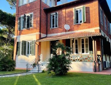 Six-Bedroom House