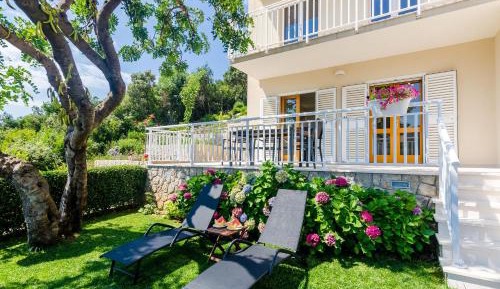 One Bedroom Apartment with Terrace and Sea View