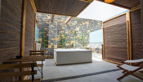 Queen Room with Spa Bath