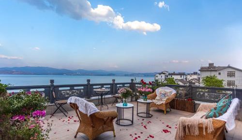 Deluxe Double Room with Balcony and Sea View