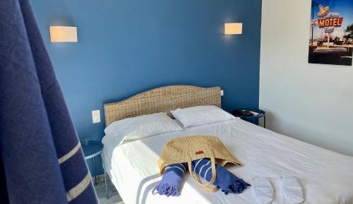 Twin/Double Motel Patio Room