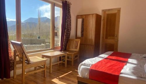 Deluxe Double or Twin Room with Mountain View