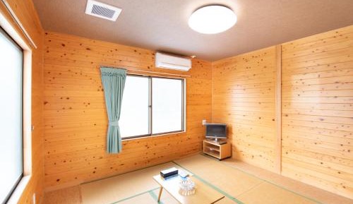 Standard Twin Room with Shared Bathroom