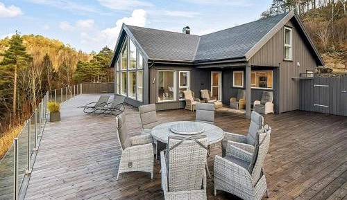 Four-Bedroom Holiday Home