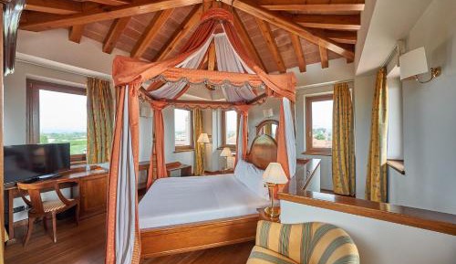 Suite with Garden View