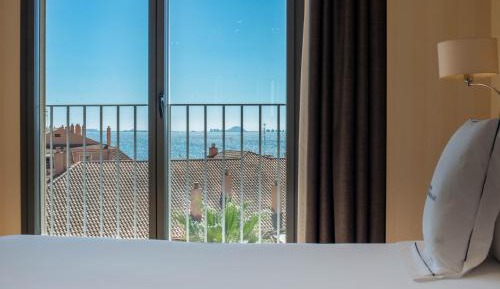 Deluxe Double or Twin Room with Sea View