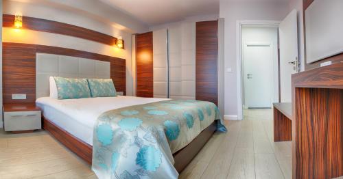Junior Suite with Mountain View