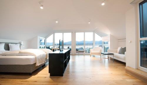 Studio with Lake View - Annex