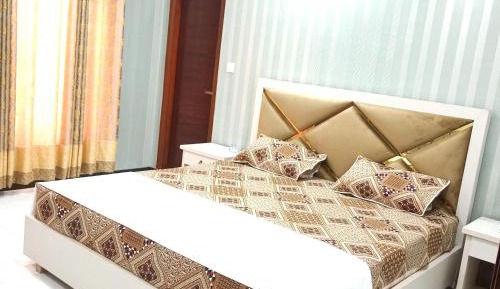Deluxe Family Room