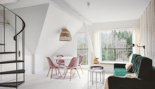 Apartment with Mountain View