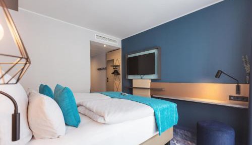 Standard Queen Room