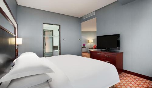 One-Bedroom King Suite