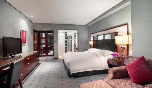 Premium King Room with Lounge Access and Canal View