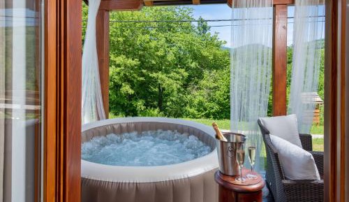 Deluxe Studio with Private Jacuzzi