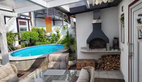 Apartment with Pool View 