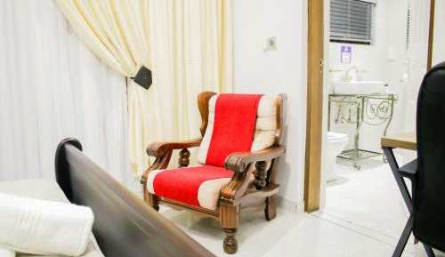 Queen Room with Pool View
