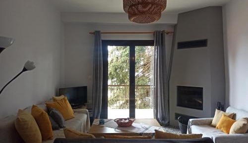 Apartment with Mountain View