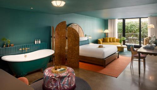 Studio with Spa Bath