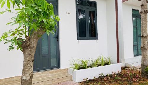 Bungalow with Garden View