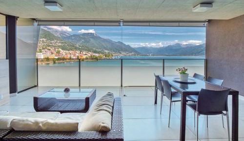 Junior Suite Deluxe with Lake View 