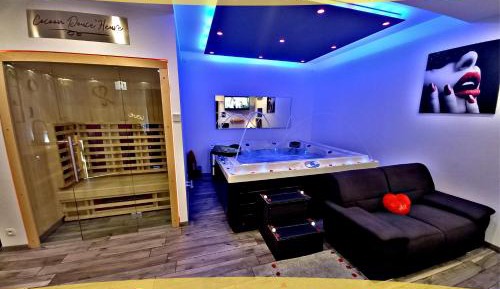 Suite with Hot Tub