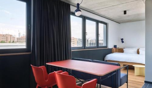 Design Apartment with King-Size-Bed