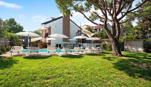 Villa with Garden View