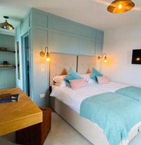 Superior Double or Twin Room with Lake View