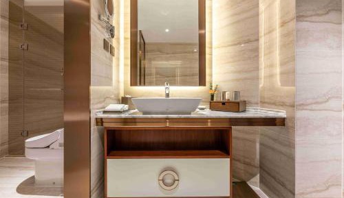 Business Queen Room