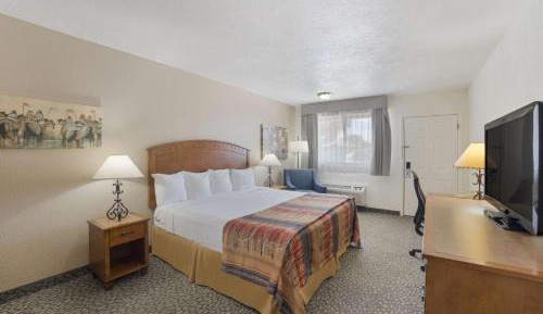 King Room with Bathtub - Disability Access/Non-Smoking
