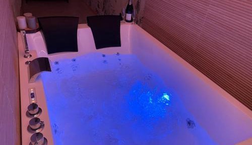 Queen Room with Spa Bath