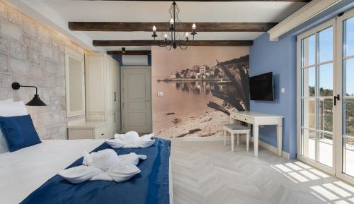 Deluxe Double Room with Balcony and Sea View