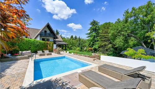 Three-Bedroom Holiday Home 
