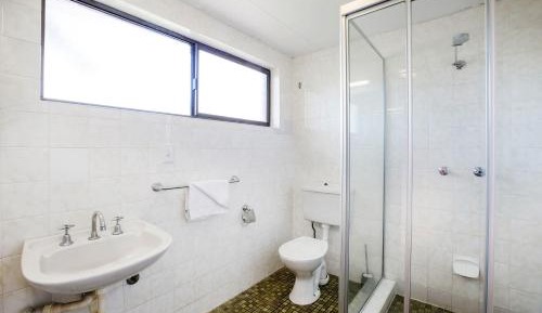 Economy Queen and Single Room