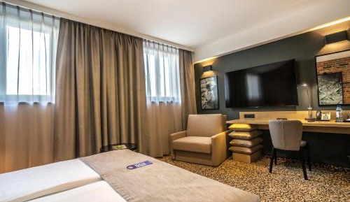 Premium River Side Room
