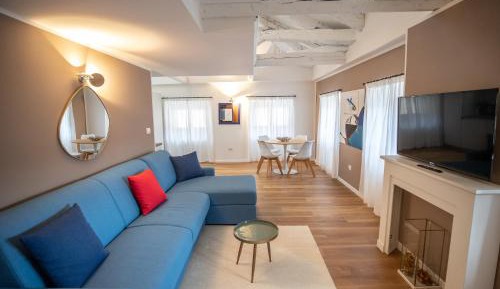 Duplex Apartment with Square View